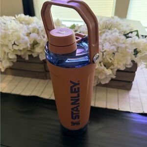 Stanley Sold Out Toast Color Vitalize 20oz Shaker, Unused but Missing strainer